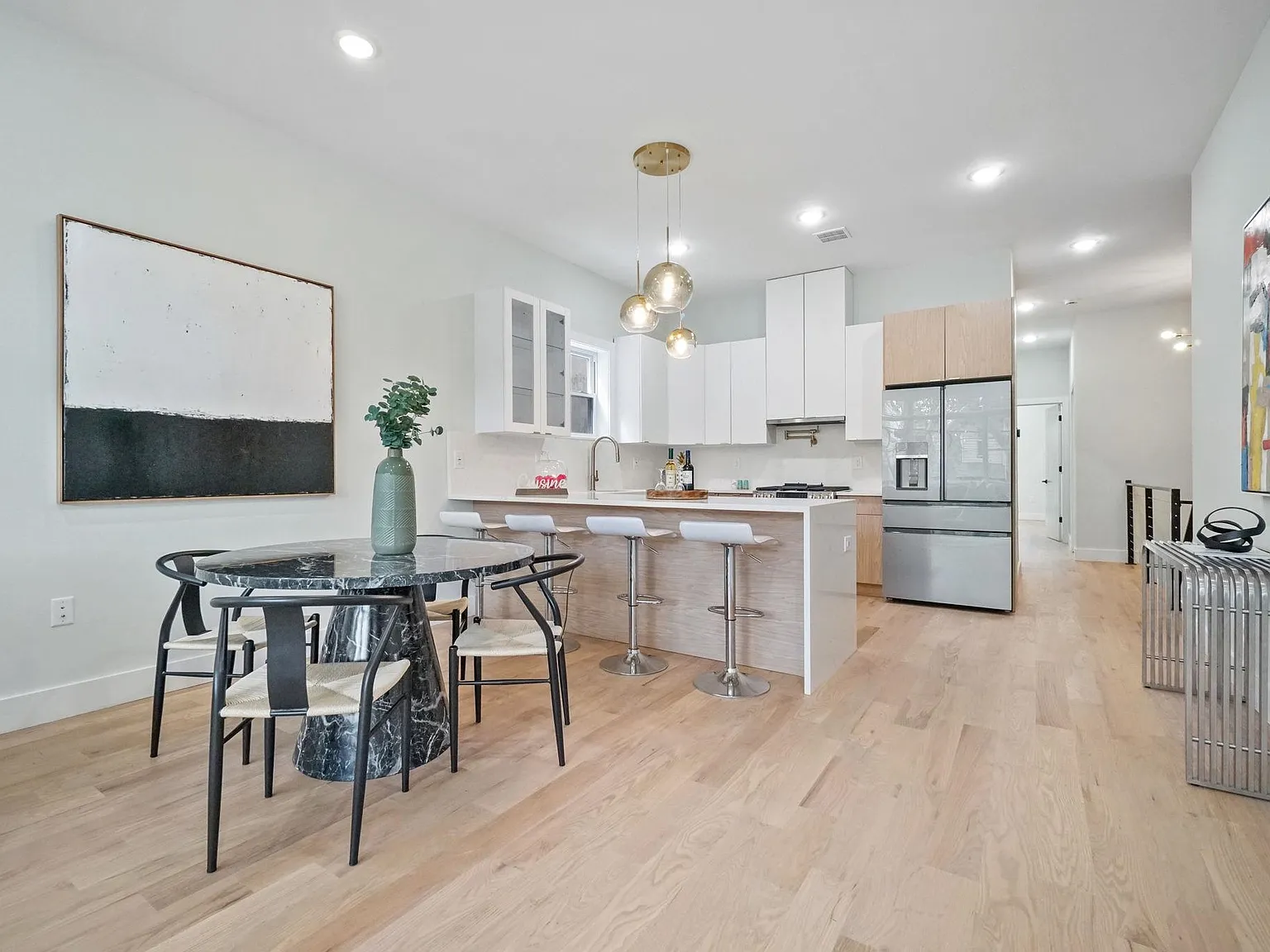 3 bed, 3.0 bath, 1800 sqft, $5,500 — Photo 2