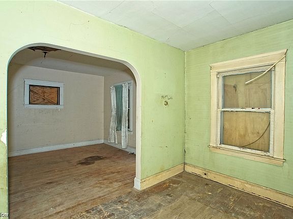 3rd image of 4416 Sackett Ave