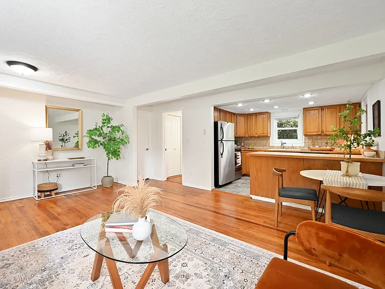 13804 Redmond Way — Photo 5