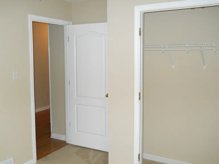 1098 Breezy Valley Dr — Photo 11