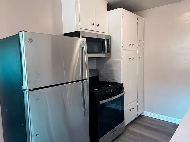 693 Spruce Ave — Photo 4