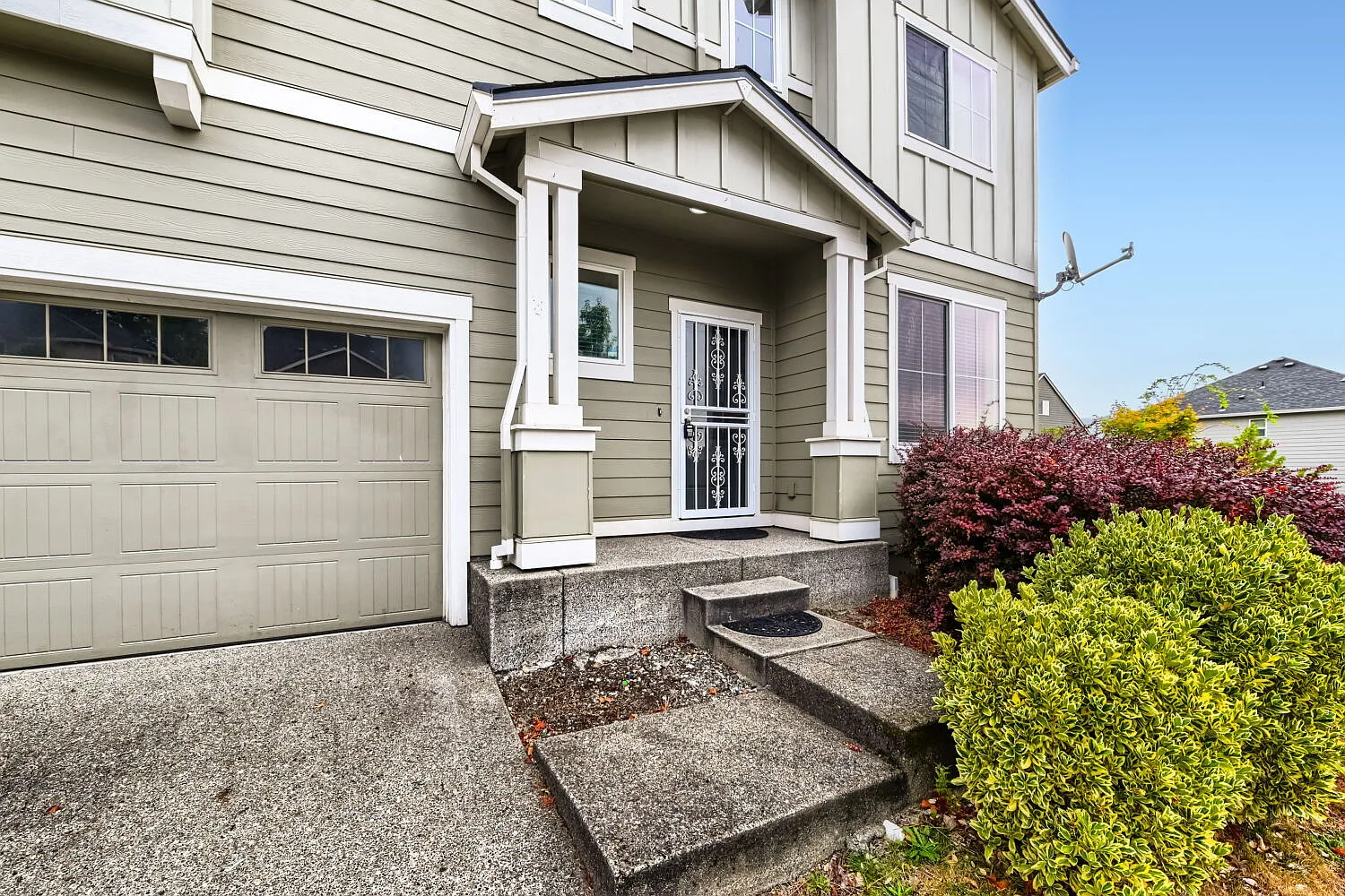 5 bed, 3.0 bath, 2290 sqft, $3,495 — Photo 4
