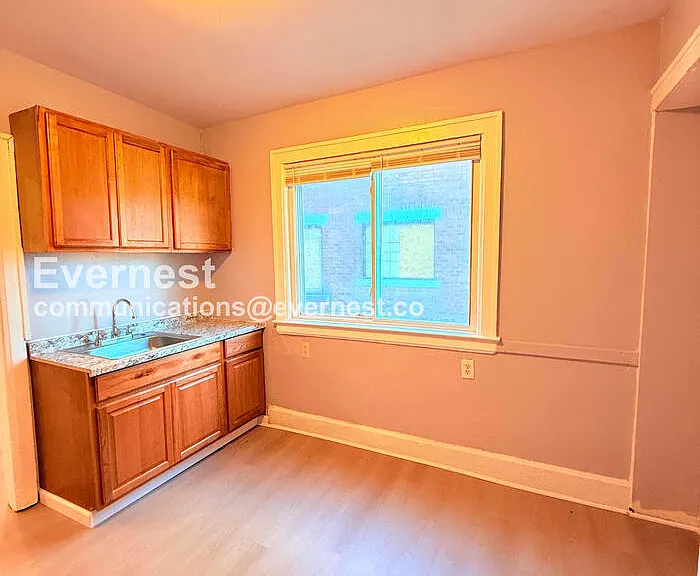 2302 Hazelwood St #1 — Photo 3