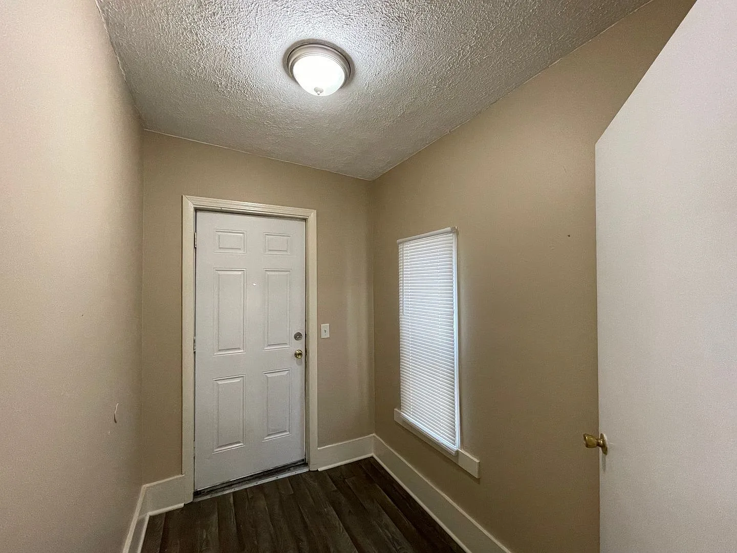 3 bed, 1.0 bath, $1,395 — Photo 4