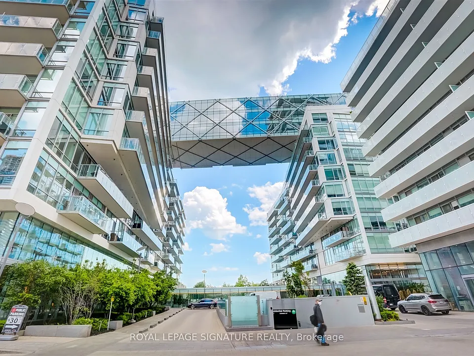 29 Queens Quay E #424