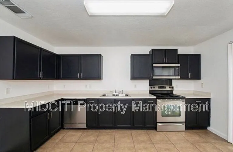 9739 Chelsea Cir — Photo 3
