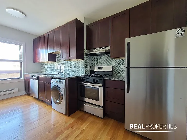 545 Chestnut St #202 — Photo 5