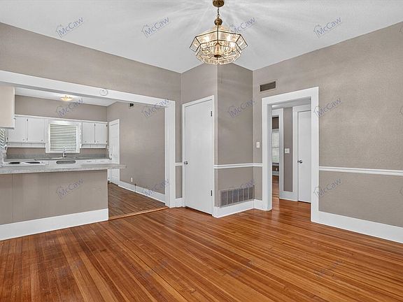 5th image of 303 S Elm St
