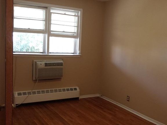 3rd image of 3152 37th St #2
