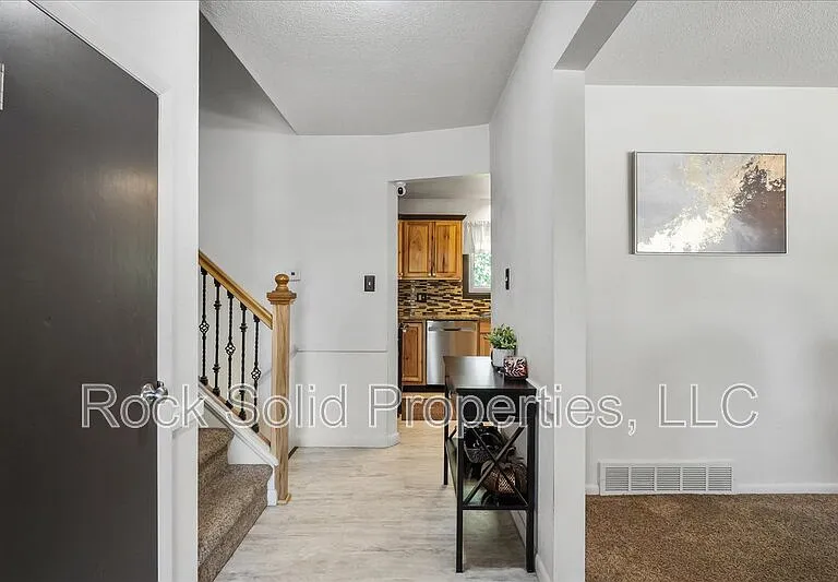 1039 Melton St — Photo 7