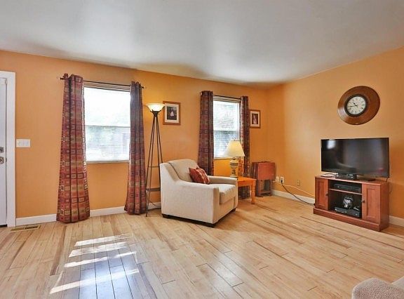 4th image of 7729 Gorman Dr