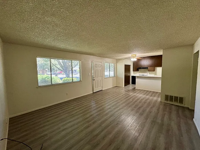 2 bed, 1.0 bath, 795 sqft, $1,600 — Photo 4