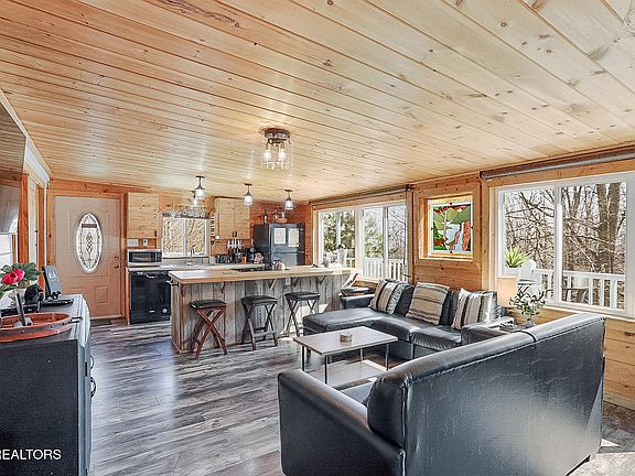 4th image of 2592 Bluff Mountain Rd