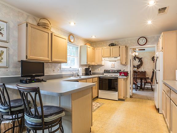 Eat In Kitchen