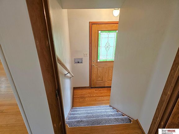 3rd image of 315 E 5th St