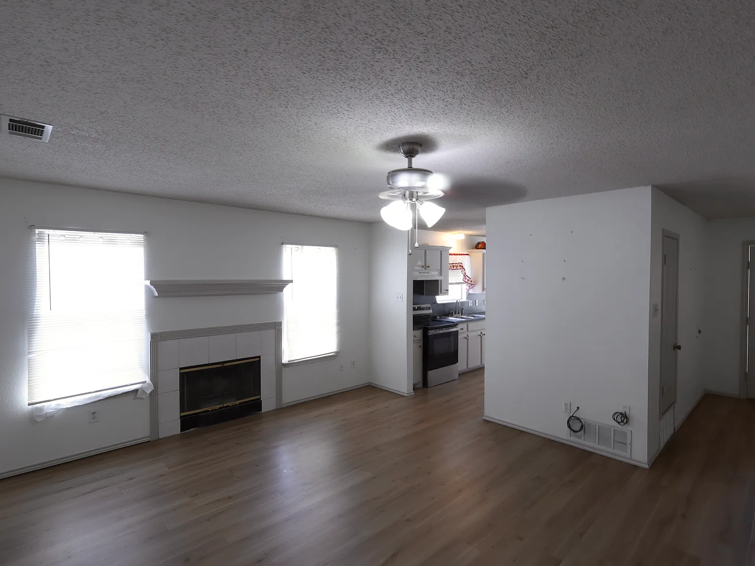 3 bed, 1387 sqft, $1,650 — Photo 4