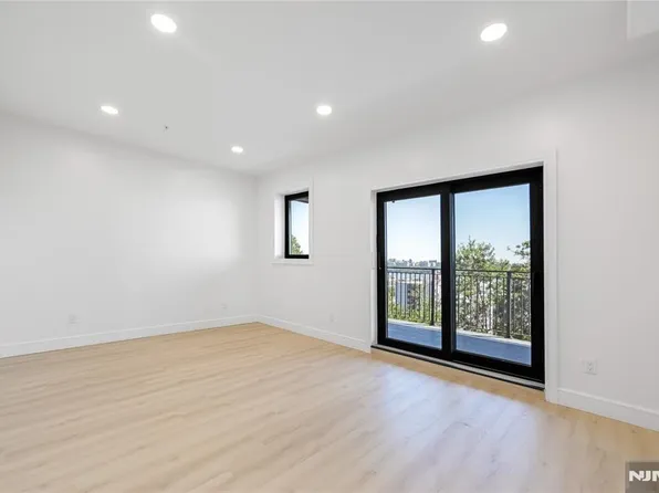 114 Pine Street image 28 of 35