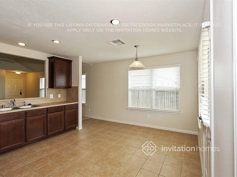 914 Doubletree Glen Dr — Photo 5