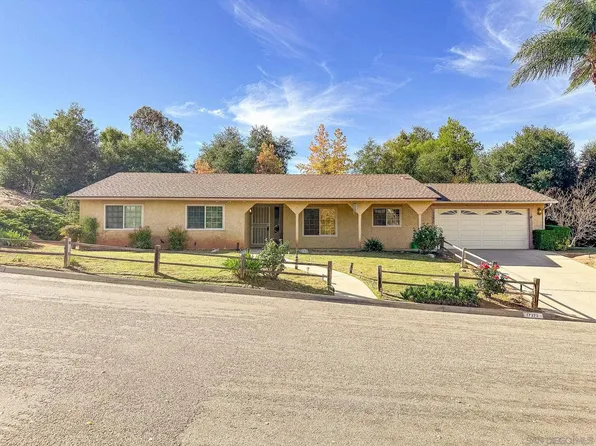 17272 Saint Helena Dr, Ramona, CA 92065