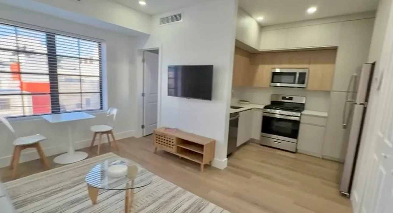 Studio, 400 sqft, $1,999 — Photo 1