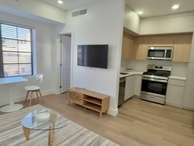 1619 Jefferson Ave #8 — Photo 1