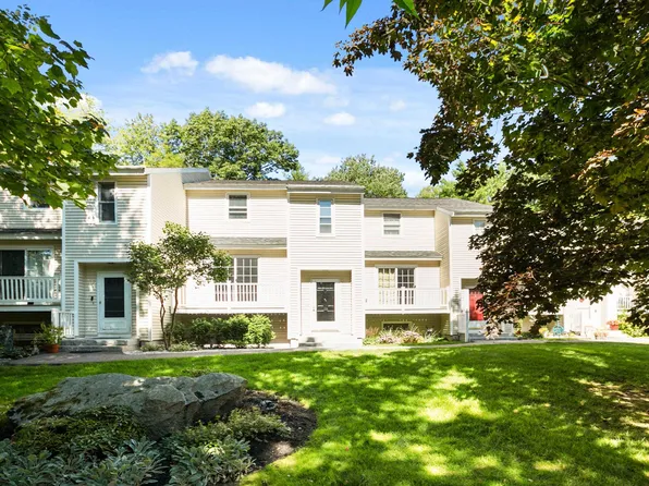 33 Pine Meadows Drive #33, Exeter, NH 03833