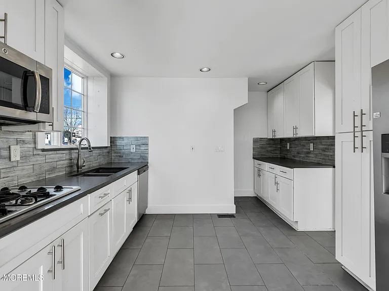 3 Royal Pl — Photo 10