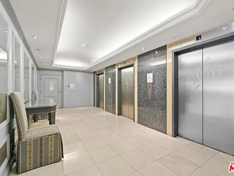 10660 Wilshire Blvd #705 — Photo 32