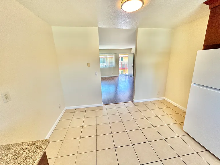 1160 N Broadway #14 — Photo 9