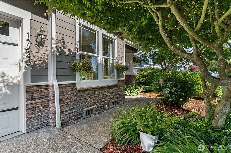 3rd image of 17845 Irwin Street SW