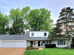 11055 Saint Francis Ln, Saint Ann, MO 63074
