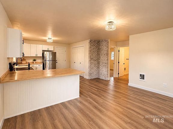 4th image of 1801 Hansen Ave