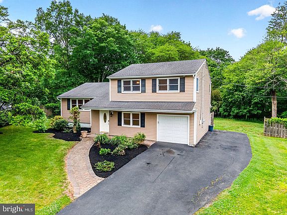 2nd image of 14 Windsor Dr