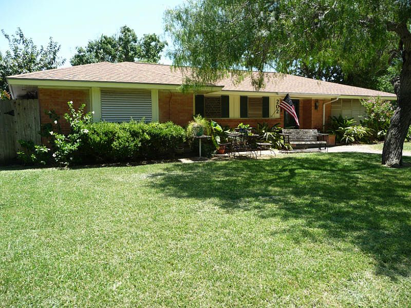 1st image of 202 Driftwood Dr