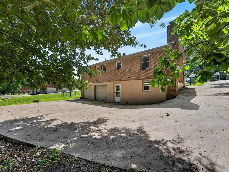 807 Pollard Rd — Photo 34