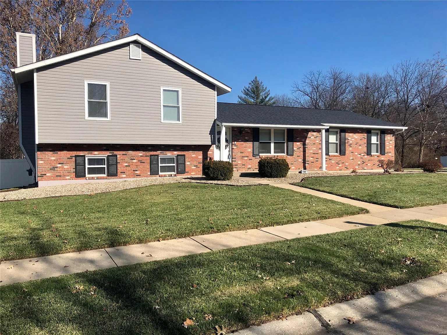 1680 Foxglove Dr photo 1