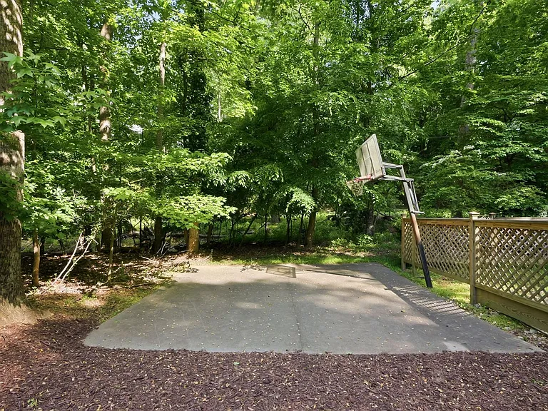 6 Bramerton Ct — Photo 35