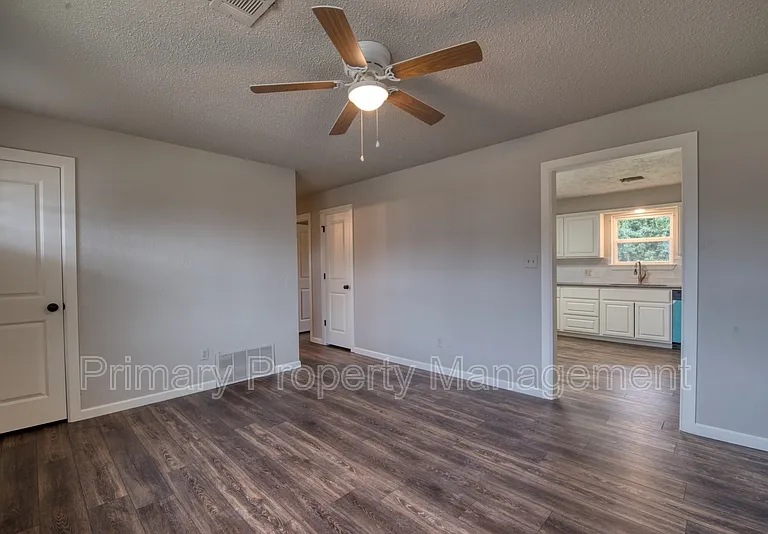 2828 SW 83rd St — Photo 6