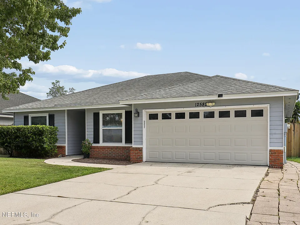 12582 Hickory Lakes Dr S