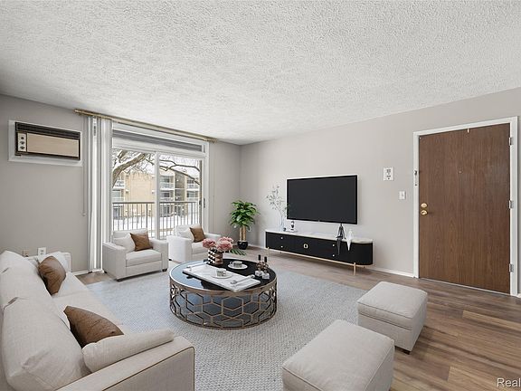 4th image of 4909 Crooks Rd APT D6