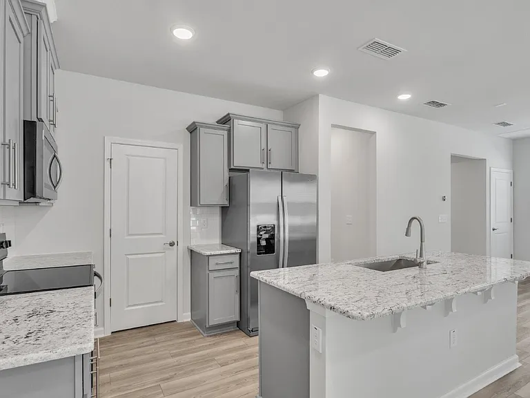 840 McKenzie Park Ter — Photo 17