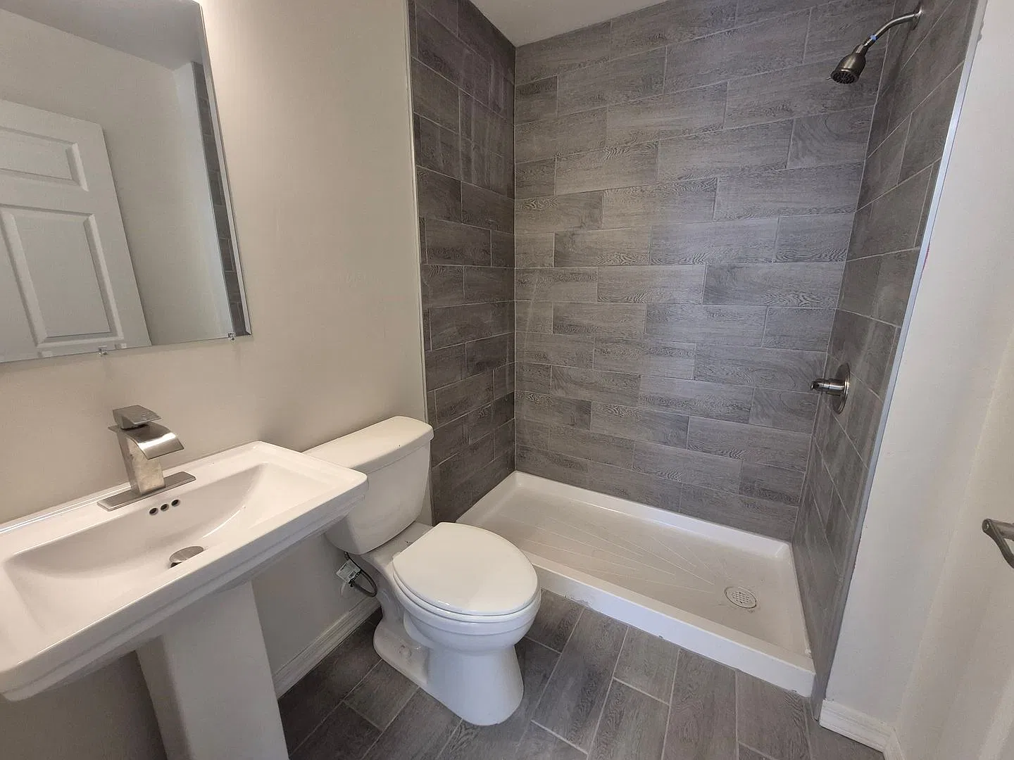 183 N 23rd Ave — Photo 2