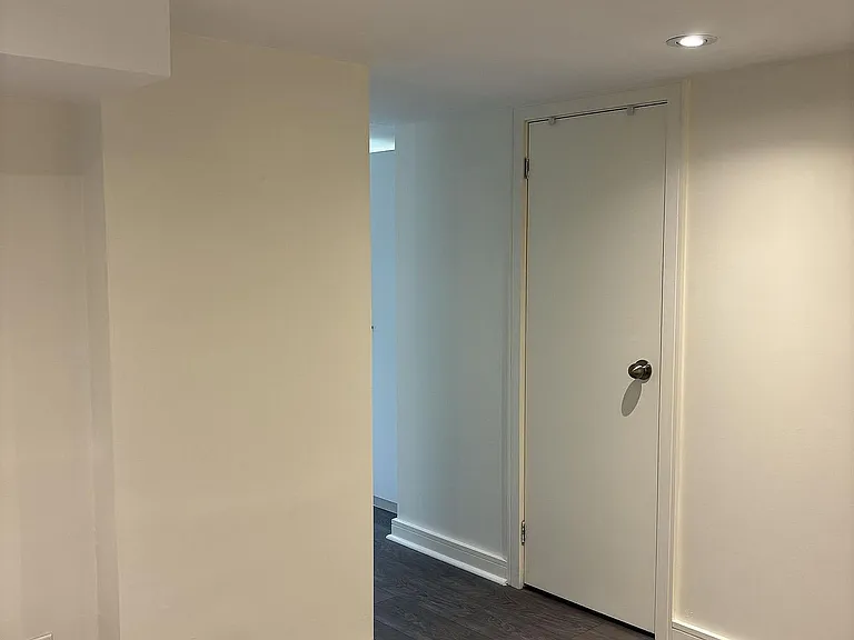 16 Montrose Ave #BASEMENT — Photo 14