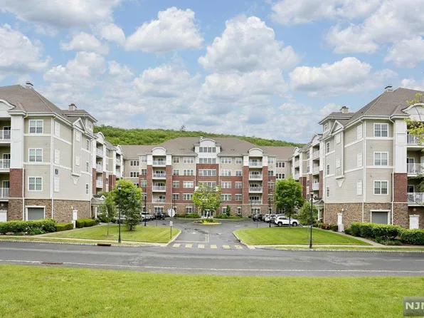 2123 Warrens Way, Wanaque, NJ 07465