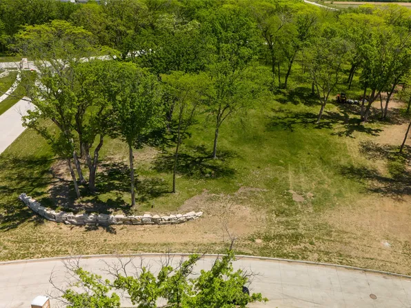 1464 S Stonewood Dr, West Des Moines, IA 50266