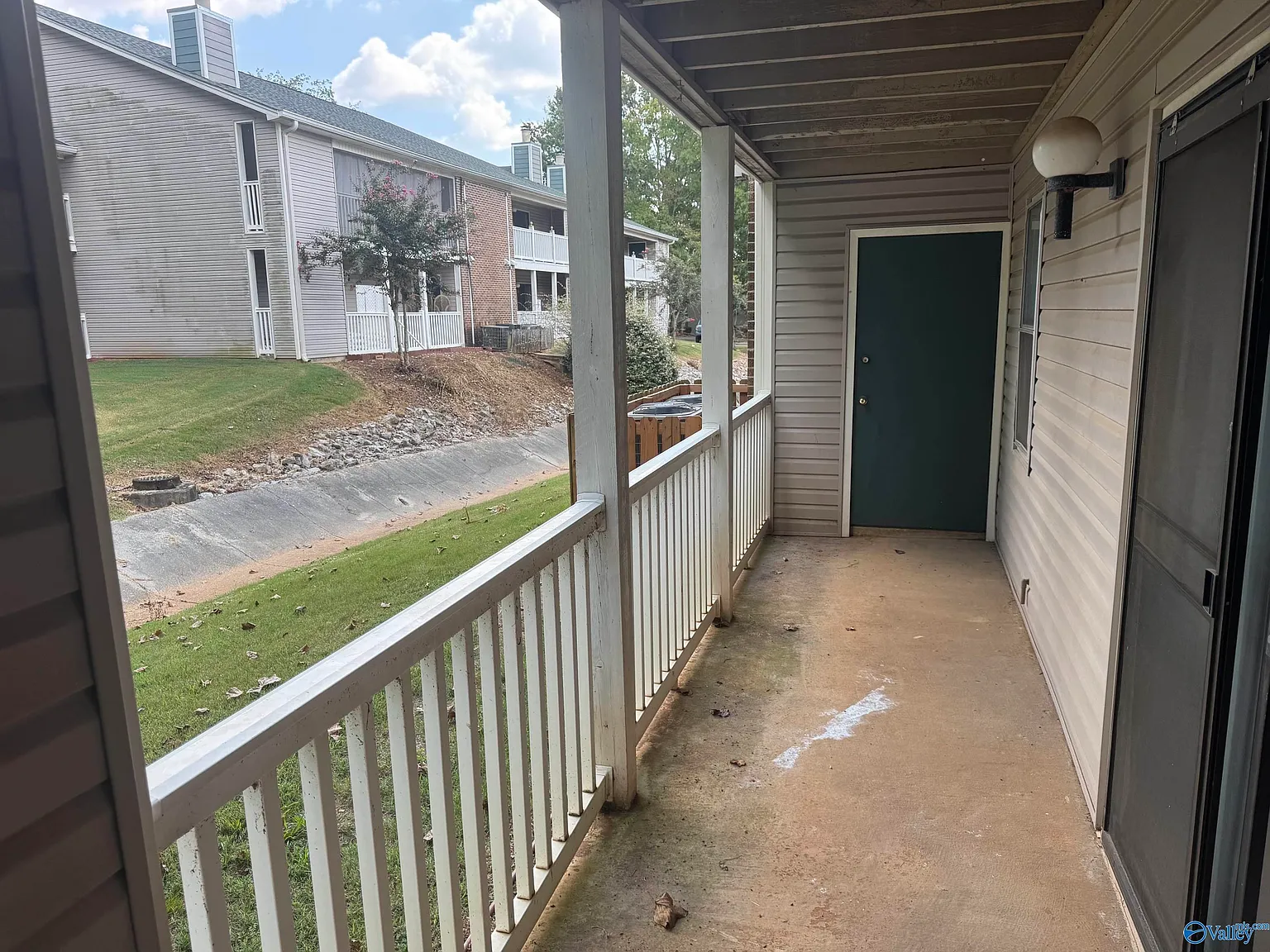1 bed, 1.0 bath, 741 sqft, $1,100 — Photo 2
