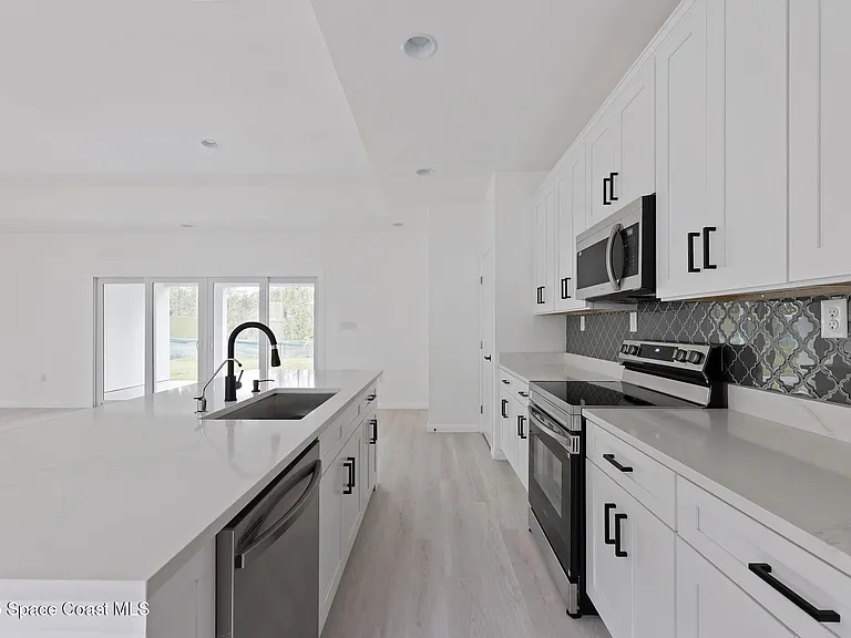 746 Harriet Ave — Photo 12