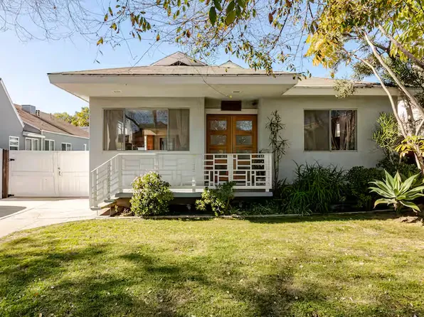 1427 Carmona Ave, Los Angeles, CA 90019