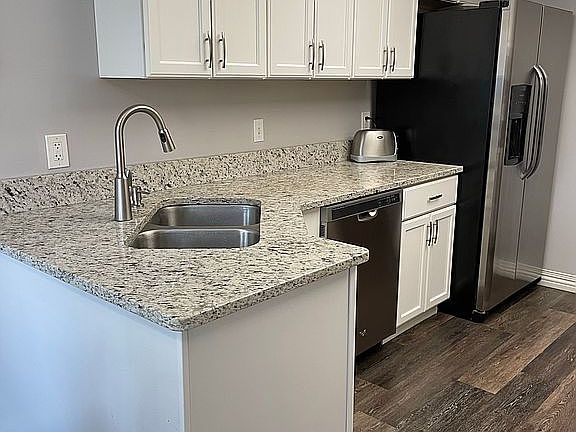 5th image of 160 Fox Hollow Dr APT 206