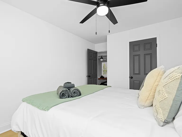 604 Julian St NW — Photo 23
